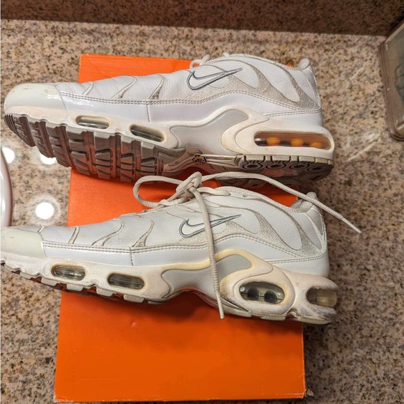 Nike Air Max Plus TN - Triple White Leather Running Shoes Men's Size 9 - Picture 3 of 9